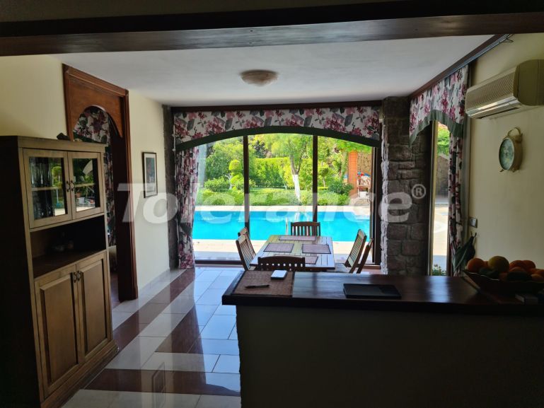 Вилла или дом в Арсланбуджак, Кемер с бассейном: купить недвижимость в Турции - 116133