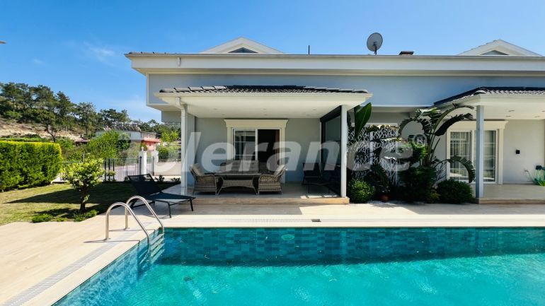 Вилла или дом в Арсланбуджак, Кемер с бассейном: купить недвижимость в Турции - 136348