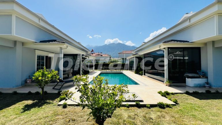 Вилла или дом в Арсланбуджак, Кемер с бассейном: купить недвижимость в Турции - 136350