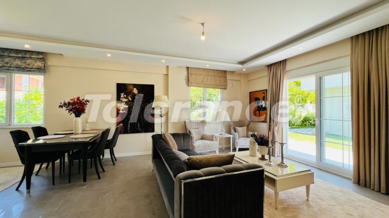 Вилла или дом в Арсланбуджак, Кемер с бассейном: купить недвижимость в Турции - 136591