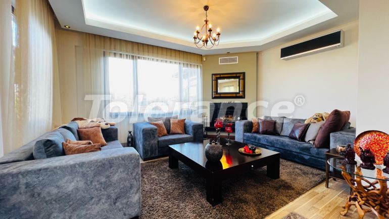 Вилла или дом в Арсланбуджак, Кемер с бассейном: купить недвижимость в Турции - 136747