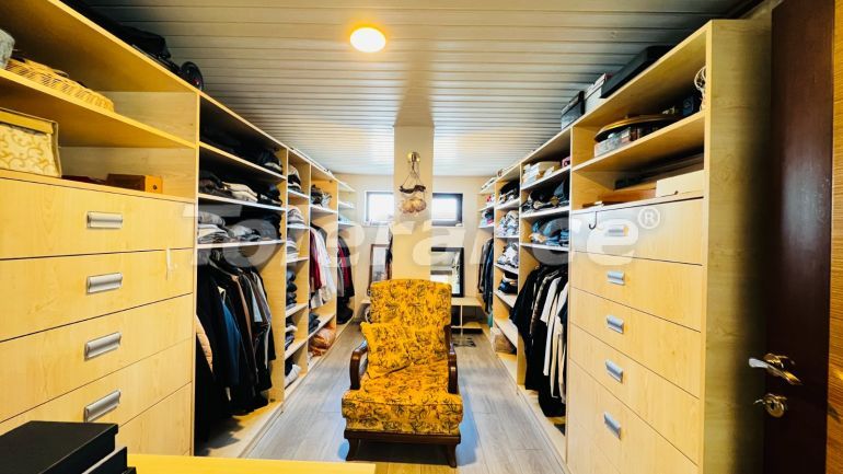 Вилла или дом в Арсланбуджак, Кемер с бассейном: купить недвижимость в Турции - 136756