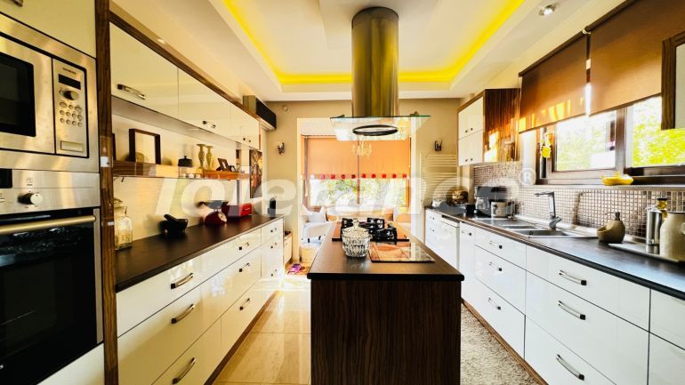 Вилла или дом в Арсланбуджак, Кемер с бассейном: купить недвижимость в Турции - 136767