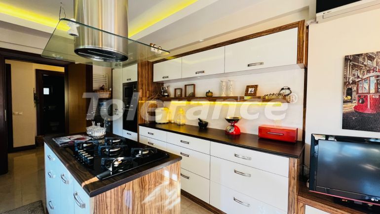 Вилла или дом в Арсланбуджак, Кемер с бассейном: купить недвижимость в Турции - 136773