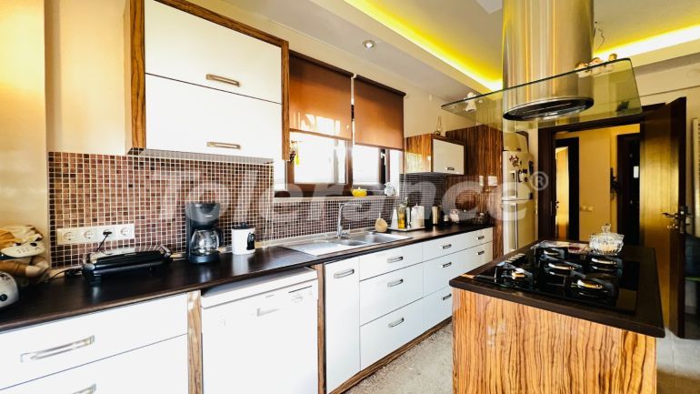 Вилла или дом в Арсланбуджак, Кемер с бассейном: купить недвижимость в Турции - 136775