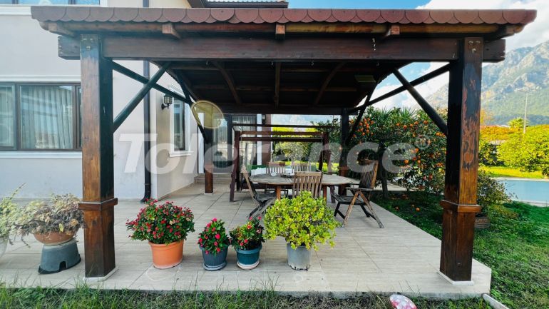 Вилла или дом в Арсланбуджак, Кемер с бассейном: купить недвижимость в Турции - 136777