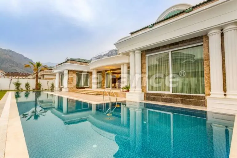 Вилла или дом от застройщика в Асланбуджак, Кемер с бассейном: купить недвижимость в Турции - 5221