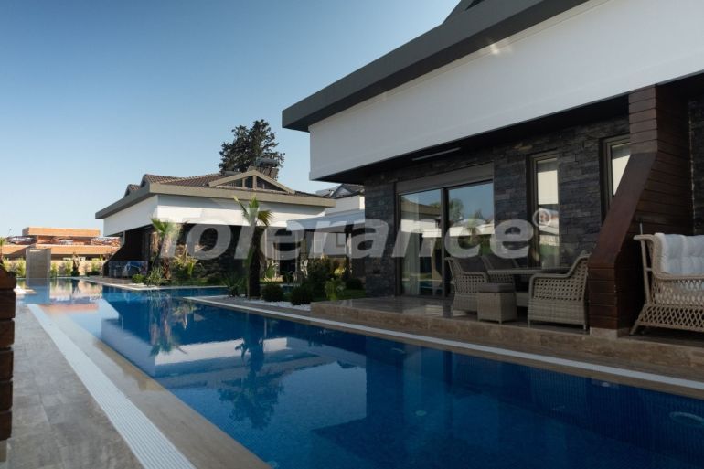Вилла или дом от застройщика в Асланбуджак, Кемер с бассейном: купить недвижимость в Турции - 103435