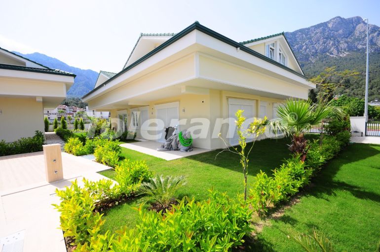 Вилла или дом в Асланбуджак, Кемер с бассейном: купить недвижимость в Турции - 67688