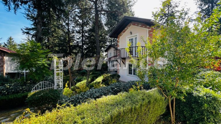 Вилла или дом в Бейджик, Кемер с бассейном: купить недвижимость в Турции - 136376