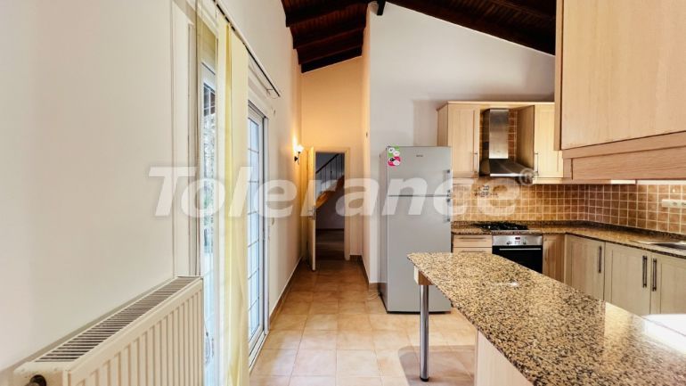 Вилла или дом в Бейджик, Кемер с бассейном: купить недвижимость в Турции - 136379