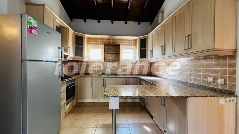 Вилла или дом в Бейджик, Кемер с бассейном: купить недвижимость в Турции - 136383