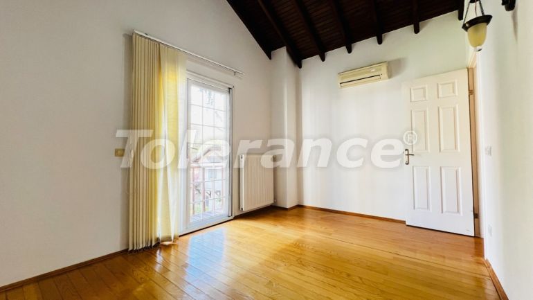 Вилла или дом в Бейджик, Кемер с бассейном: купить недвижимость в Турции - 136388