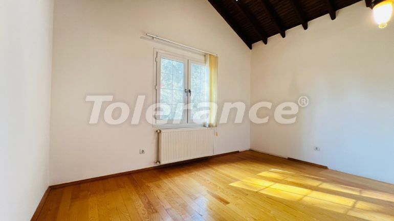 Вилла или дом в Бейджик, Кемер с бассейном: купить недвижимость в Турции - 136391