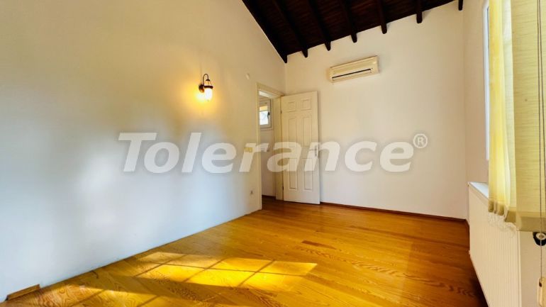 Вилла или дом в Бейджик, Кемер с бассейном: купить недвижимость в Турции - 136392