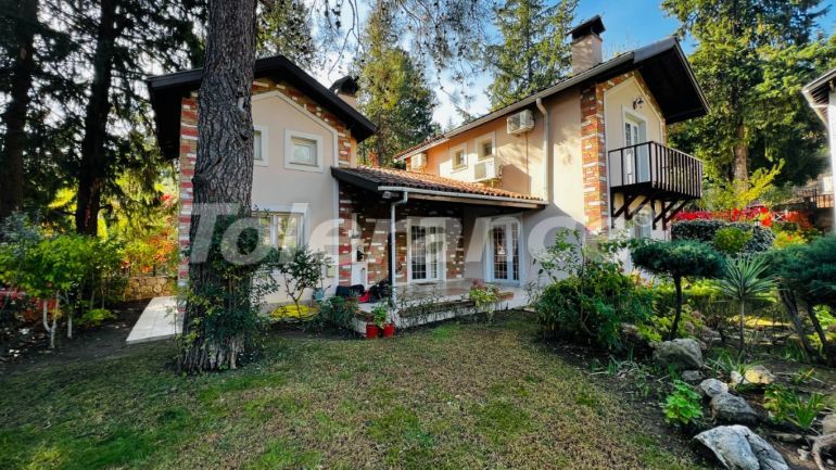 Вилла или дом в Бейджик, Кемер с бассейном: купить недвижимость в Турции - 136395