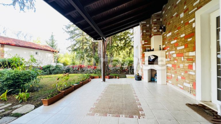 Вилла или дом в Бейджик, Кемер с бассейном: купить недвижимость в Турции - 136398