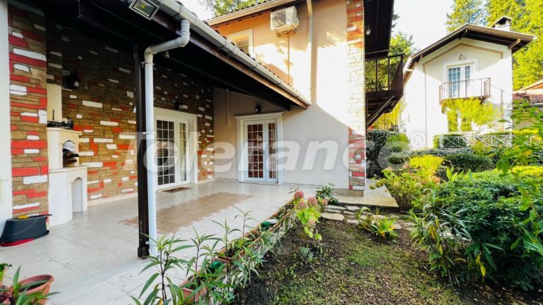 Вилла или дом в Бейджик, Кемер с бассейном: купить недвижимость в Турции - 136400