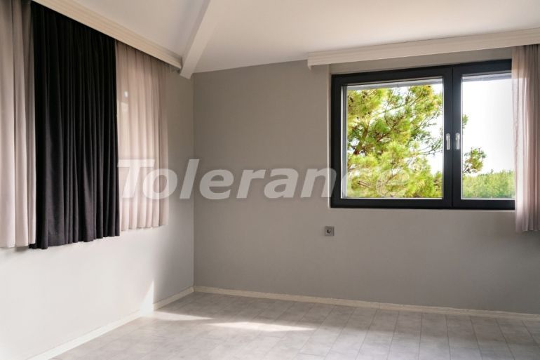 Вилла или дом в Бейджик, Кемер с бассейном: купить недвижимость в Турции - 136443