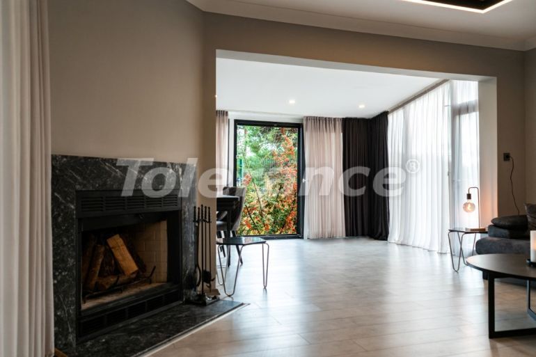 Вилла или дом в Бейджик, Кемер с бассейном: купить недвижимость в Турции - 136457