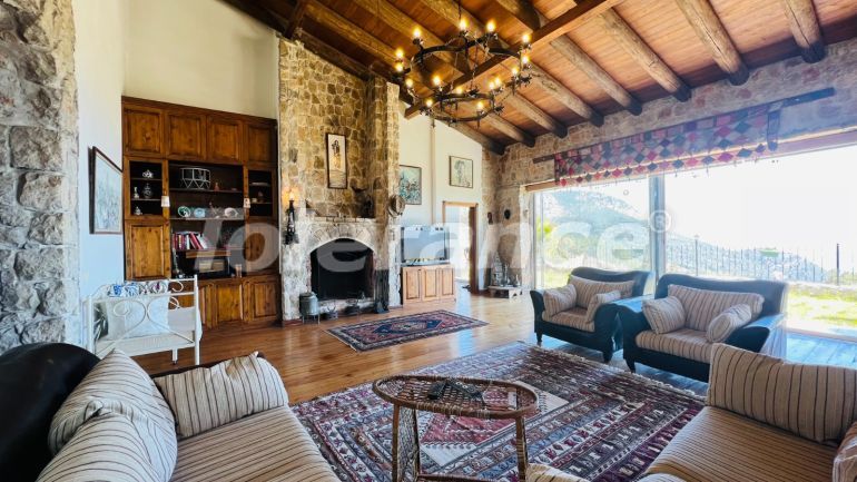 Вилла или дом в Бейджик, Кемер вид на море: купить недвижимость в Турции - 78471