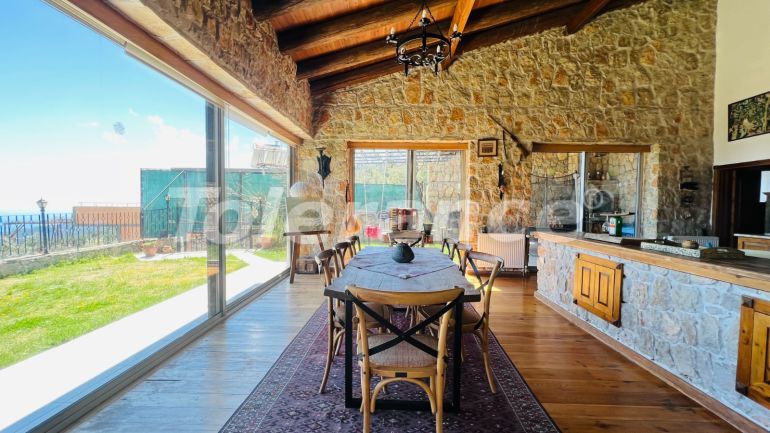 Вилла или дом в Бейджик, Кемер вид на море: купить недвижимость в Турции - 78472