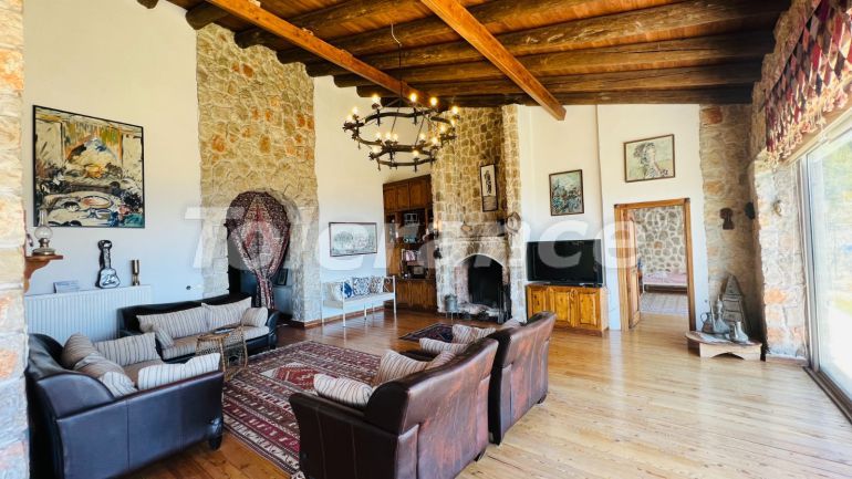 Вилла или дом в Бейджик, Кемер вид на море: купить недвижимость в Турции - 78486