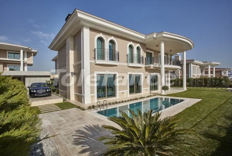 Вилла или дом в Бейликдюзю, Стамбул вид на море с бассейном: купить недвижимость в Турции - 20327