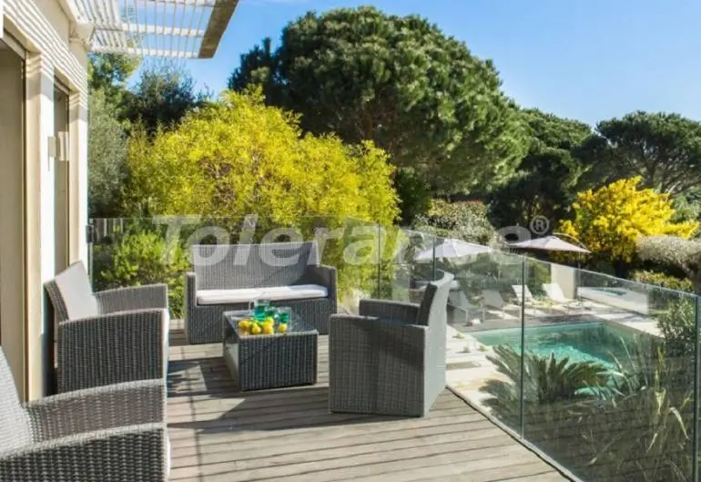 Вилла или дом от застройщика в Бейликдюзю, Стамбул с бассейном: купить недвижимость в Турции - 26666