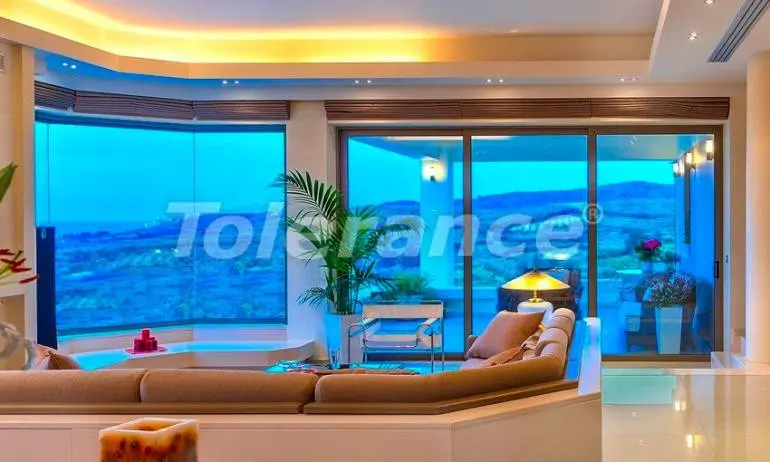 Вилла или дом от застройщика в Бейликдюзю, Стамбул с бассейном: купить недвижимость в Турции - 37986