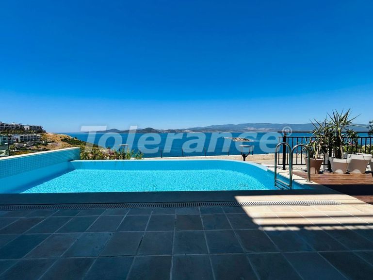 Вилла или дом в Бодруме вид на море с бассейном: купить недвижимость в Турции - 133359