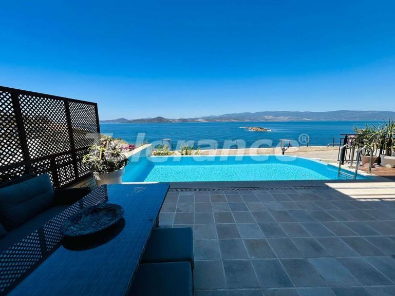 Вилла или дом в Бодруме вид на море с бассейном: купить недвижимость в Турции - 133360