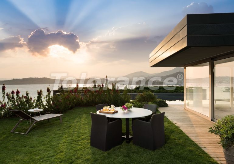 Вилла или дом от застройщика в Бодруме вид на море с бассейном: купить недвижимость в Турции - 70495