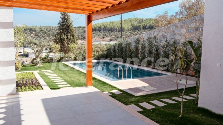 Вилла или дом от застройщика в Бодруме с бассейном в рассрочку: купить недвижимость в Турции - 78323