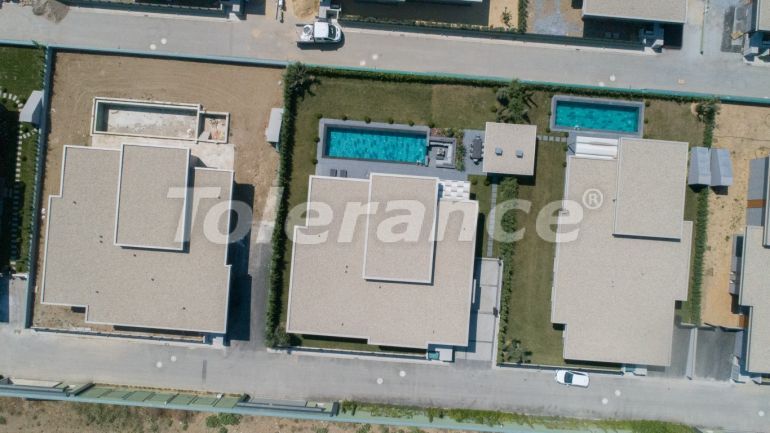 Вилла или дом от застройщика в Бююкчекмедже, Стамбул с бассейном: купить недвижимость в Турции - 100089