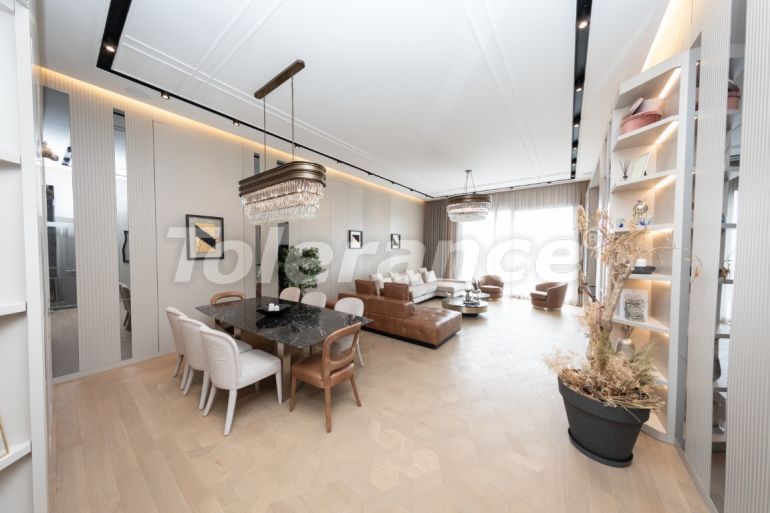 Вилла или дом от застройщика в Бююкчекмедже, Стамбул с бассейном: купить недвижимость в Турции - 100093