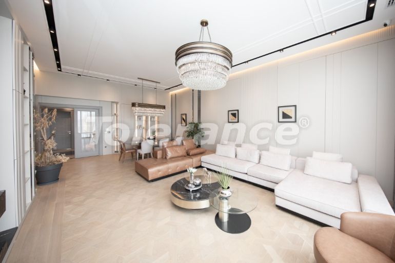 Вилла или дом от застройщика в Бююкчекмедже, Стамбул с бассейном: купить недвижимость в Турции - 100094