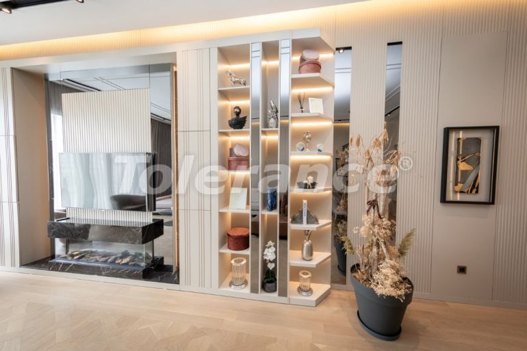 Вилла или дом от застройщика в Бююкчекмедже, Стамбул с бассейном: купить недвижимость в Турции - 100097