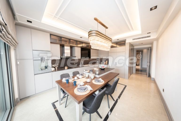 Вилла или дом от застройщика в Бююкчекмедже, Стамбул с бассейном: купить недвижимость в Турции - 100100