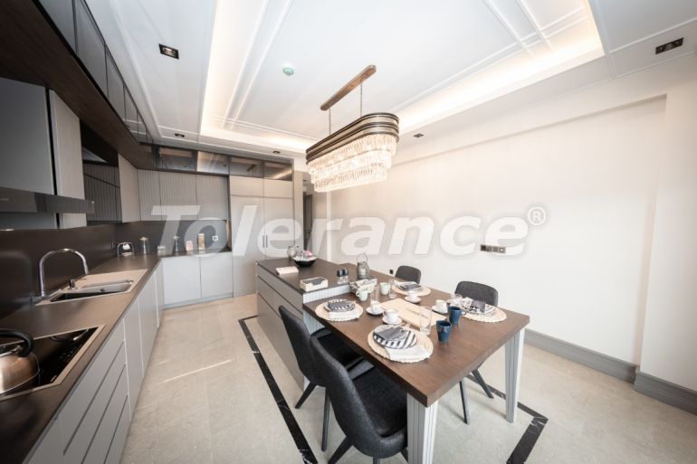 Вилла или дом от застройщика в Бююкчекмедже, Стамбул с бассейном: купить недвижимость в Турции - 100101