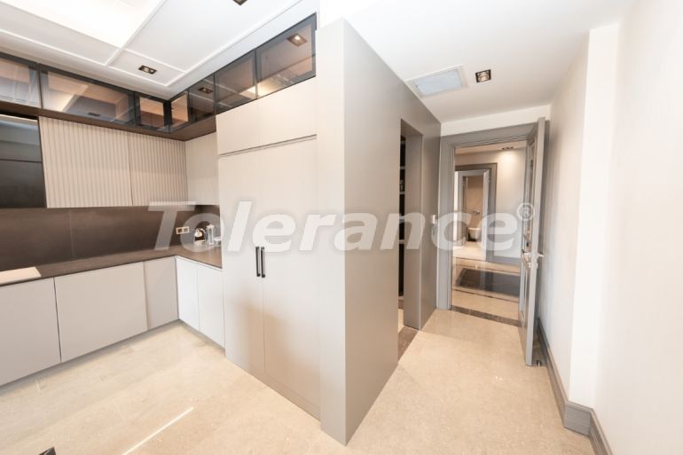 Вилла или дом от застройщика в Бююкчекмедже, Стамбул с бассейном: купить недвижимость в Турции - 100103