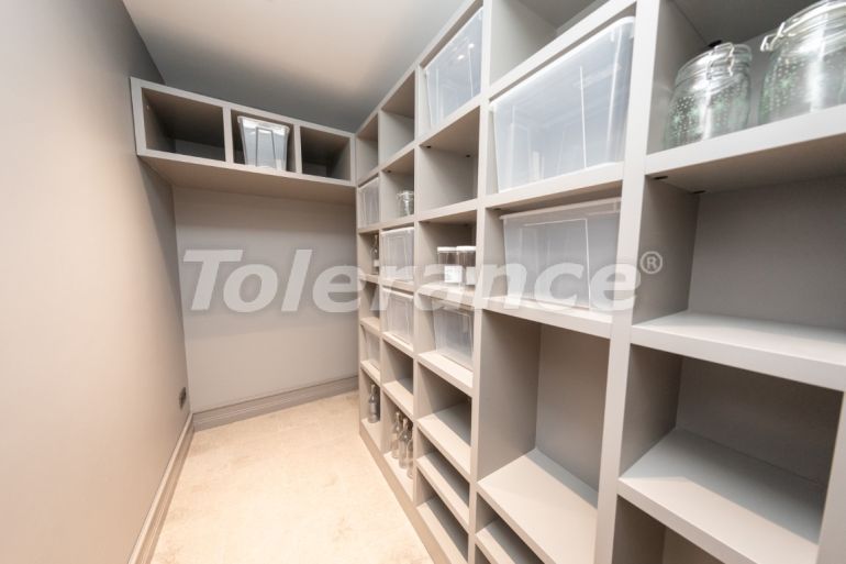 Вилла или дом от застройщика в Бююкчекмедже, Стамбул с бассейном: купить недвижимость в Турции - 100106