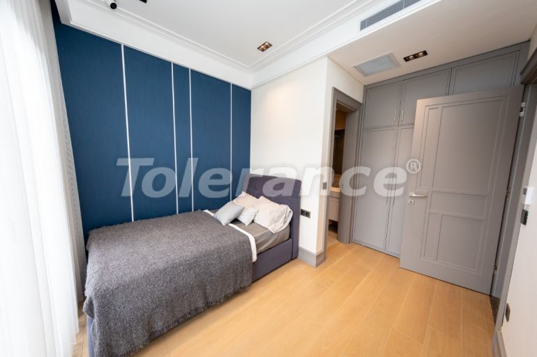 Вилла или дом от застройщика в Бююкчекмедже, Стамбул с бассейном: купить недвижимость в Турции - 100107