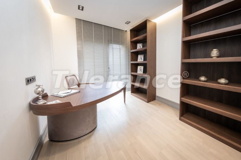 Вилла или дом от застройщика в Бююкчекмедже, Стамбул с бассейном: купить недвижимость в Турции - 100110