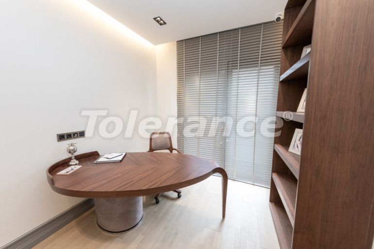 Вилла или дом от застройщика в Бююкчекмедже, Стамбул с бассейном: купить недвижимость в Турции - 100111