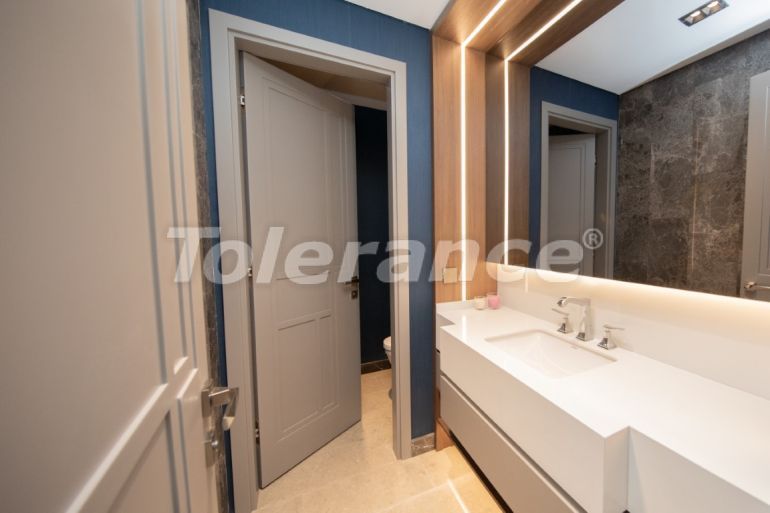 Вилла или дом от застройщика в Бююкчекмедже, Стамбул с бассейном: купить недвижимость в Турции - 100112