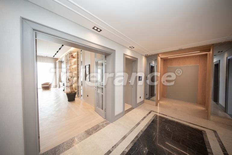 Вилла или дом от застройщика в Бююкчекмедже, Стамбул с бассейном: купить недвижимость в Турции - 100114