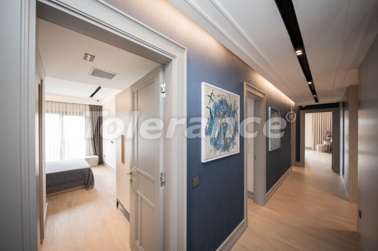 Вилла или дом от застройщика в Бююкчекмедже, Стамбул с бассейном: купить недвижимость в Турции - 100117