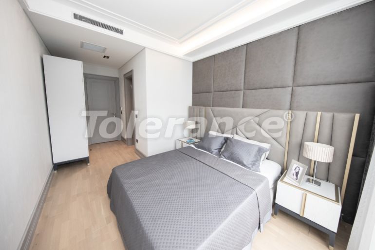 Вилла или дом от застройщика в Бююкчекмедже, Стамбул с бассейном: купить недвижимость в Турции - 100123