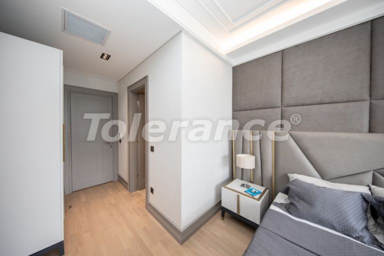 Вилла или дом от застройщика в Бююкчекмедже, Стамбул с бассейном: купить недвижимость в Турции - 100124